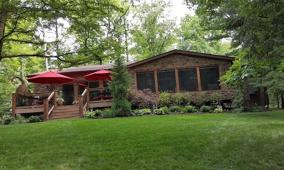1st image of 284 Hickory Ln