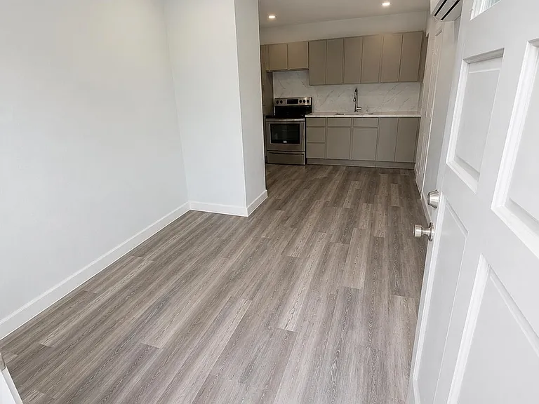 9802 N 11th St #A — Photo 2