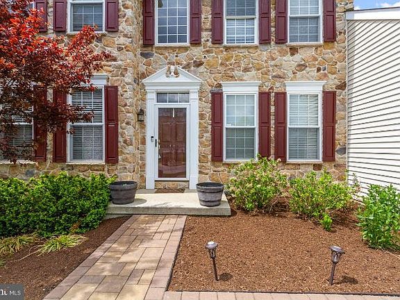3rd image of 9 Cottage Ln