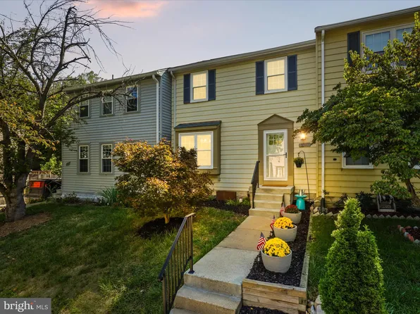 8303 Stationhouse Ct, Lorton, VA 22079