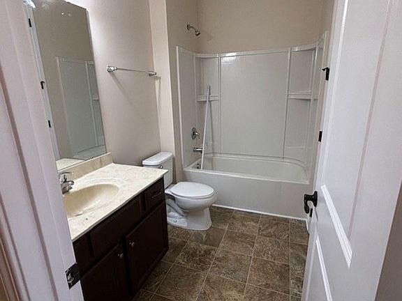 4th image of 180 Silverspring Pl
