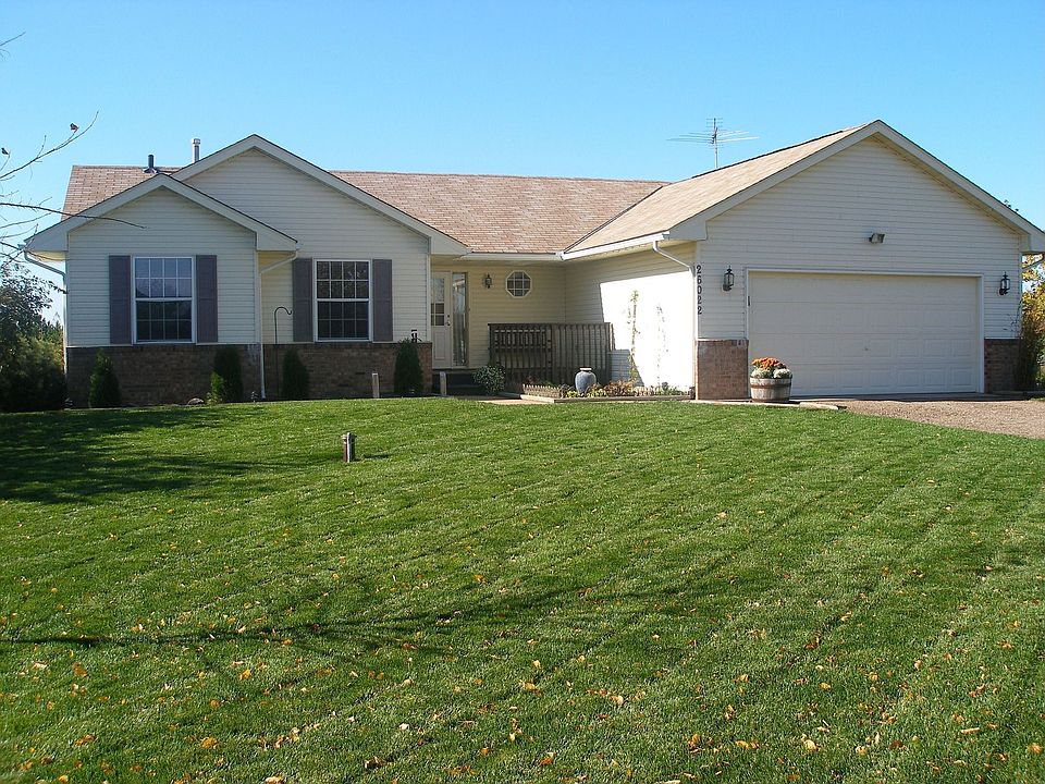 Large Rambler, 3 Beds,2 Baths, Front Porch