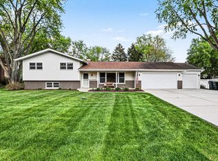 10S287 Alma Ln, Naperville, IL 60564