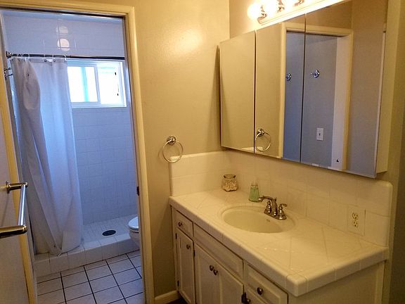 4th image of 525 E Magnolia Ave