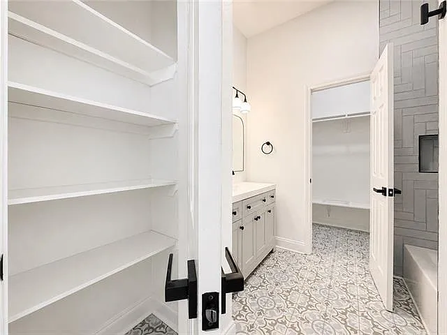 2322 Chippewa St — Photo 12