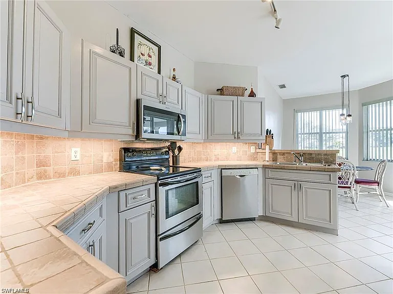 8529 Fairway Bend Dr — Photo 11
