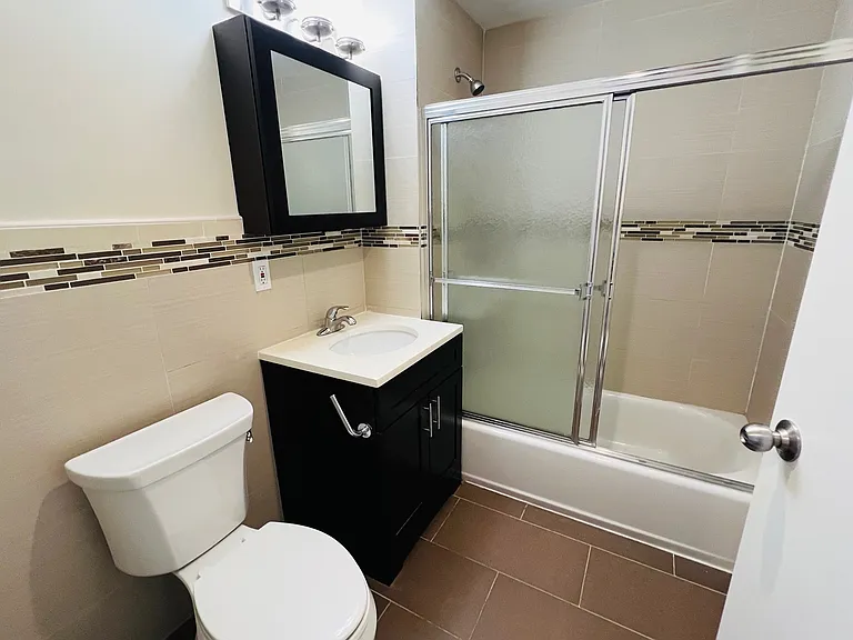 45 Hinckley Pl #4G — Photo 5