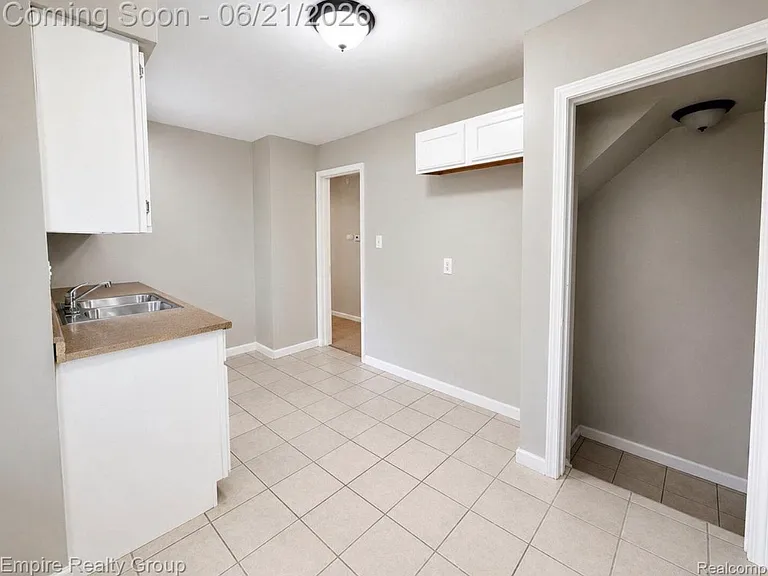 7815 Artesian St — Photo 8