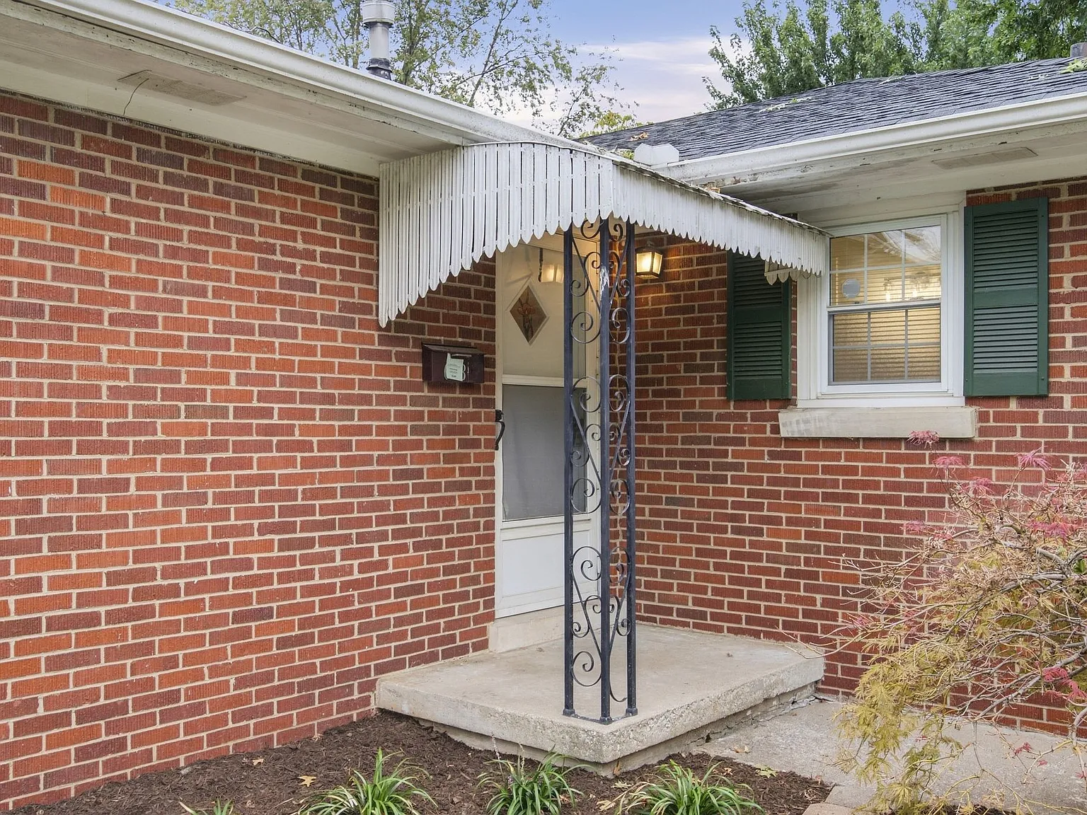 3 bed, 1064 sqft, $1,800 — Photo 3