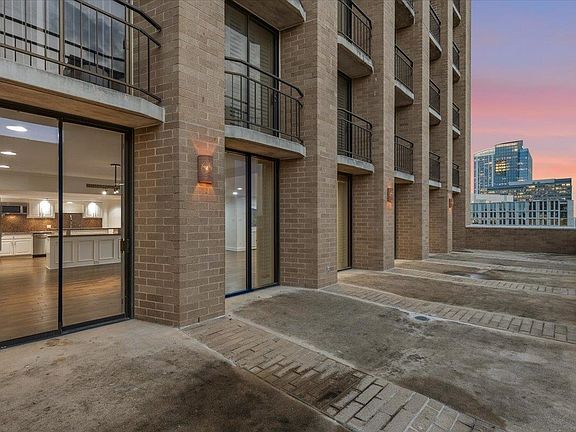 4th image of 1122 Colorado St #1004