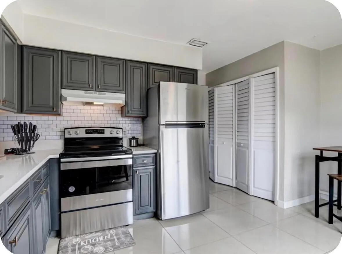 2 bed, 1.0 bath, 3019 sqft, $2,400 — Photo 2