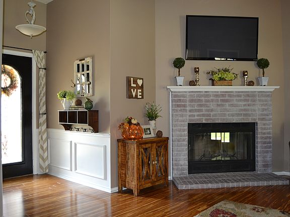 3rd image of 813 Bentwood Cir