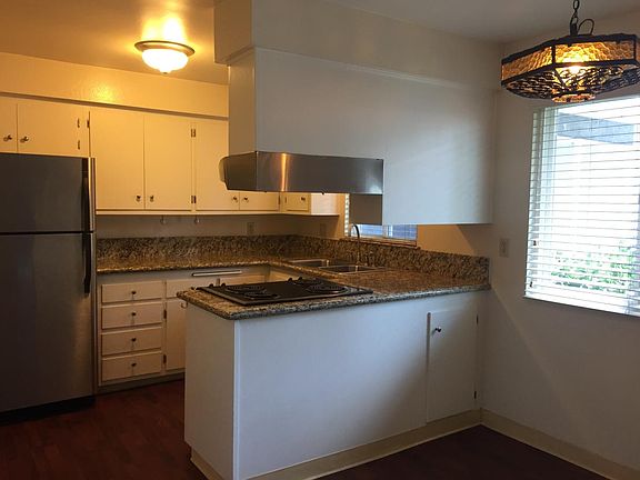 4th image of 410 W Micheltorena St APT 7