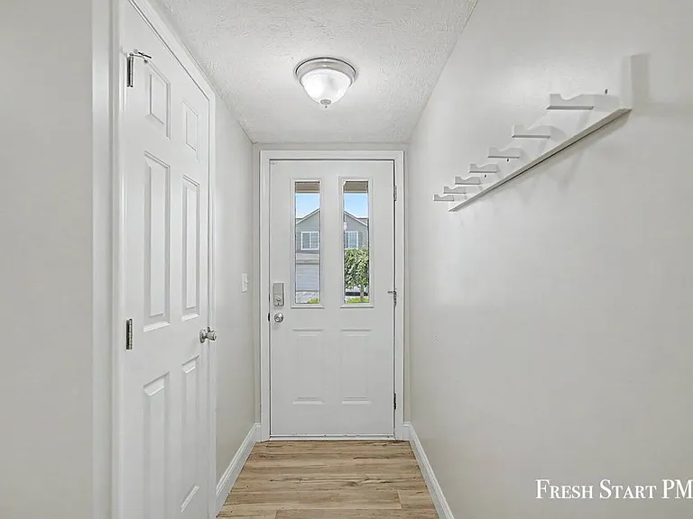 4051 Rivertown Ln SW — Photo 3