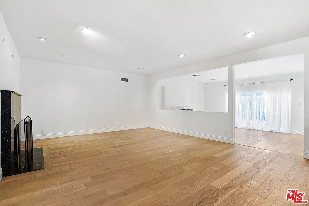 3 bed, 2.0 bath, 1968 sqft, $5,950 — Photo 3