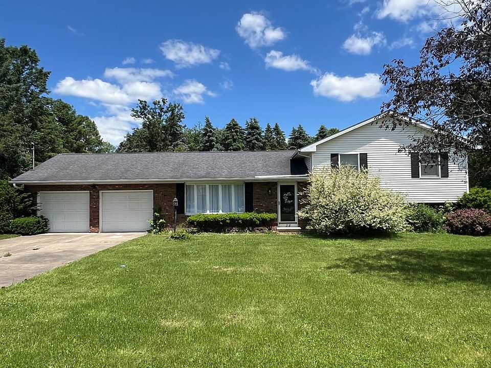 1st image of 28 Carriage Cir