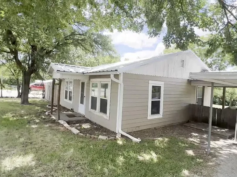 2104 S Oak Ave — Photo 10