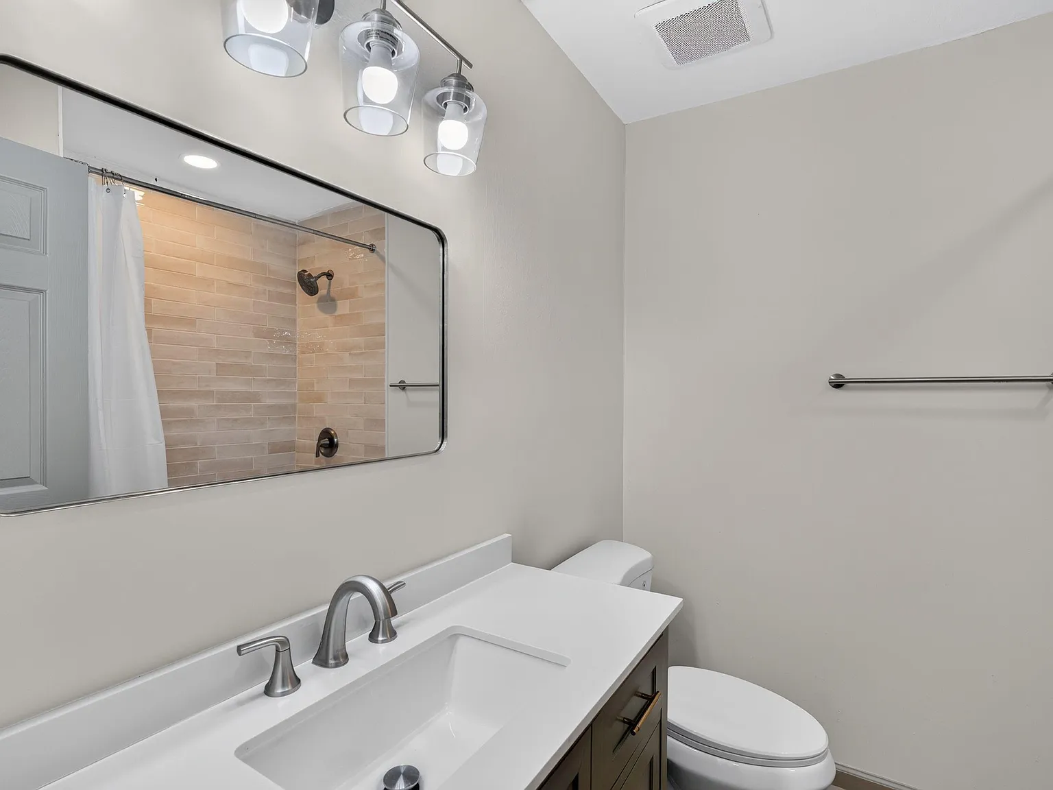 4 bed, 2.5 bath, 1672 sqft, $862 — Photo 4