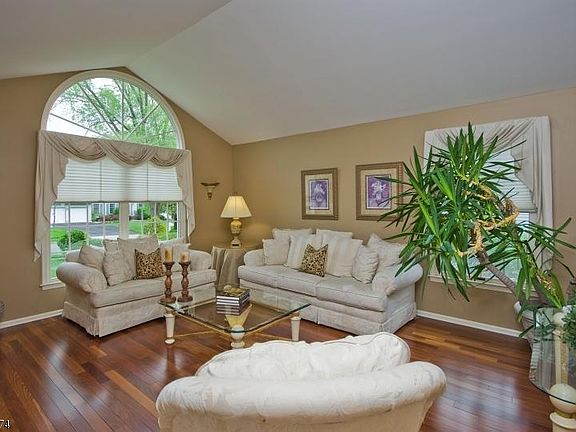 4th image of 36 Wexford Dr