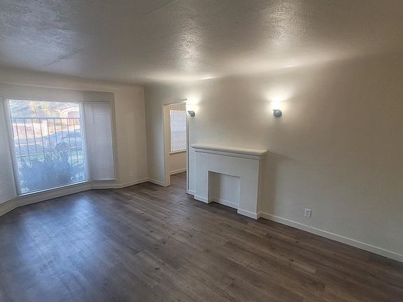 3rd image of 1050 W 84th Pl