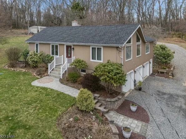404 Berry Dr, Lebanon Twp., NJ 08826