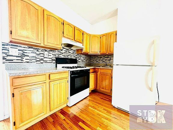 3rd image of 502 Franklin Ave #2