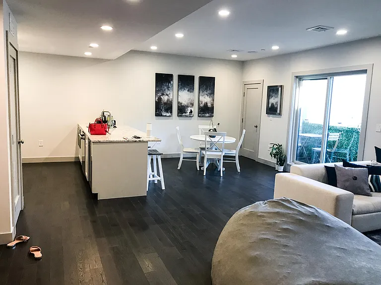 309 E St #24 — Photo 3