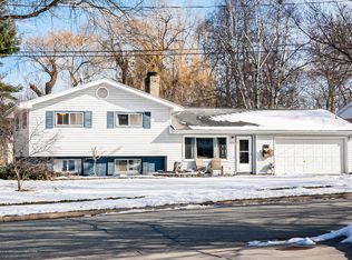 913 E Scott St, Grand Ledge, MI 48837