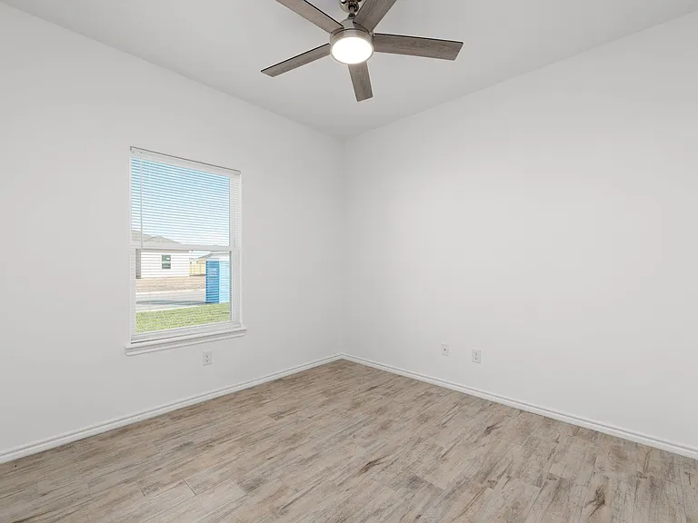 411 Hinojosa Dr — Photo 12