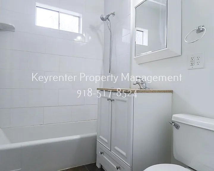 923 E 37th Pl — Photo 15