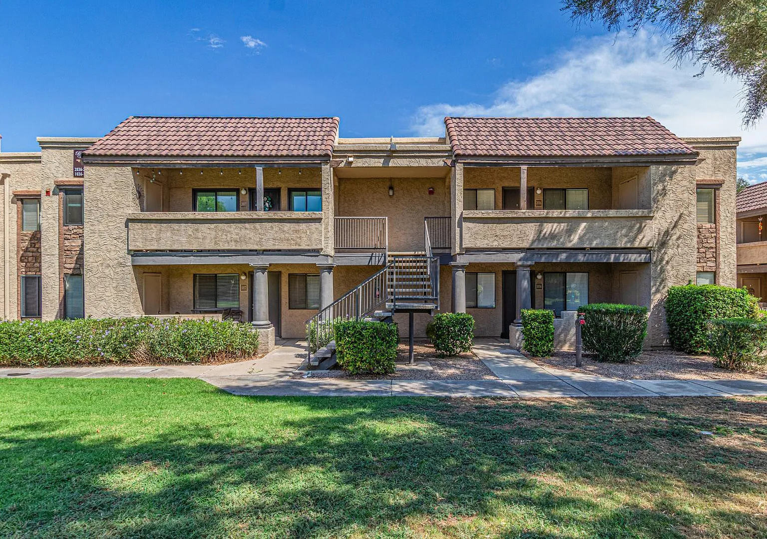 2 bed, 2.0 bath, 962 sqft, $2,000 — Photo 4