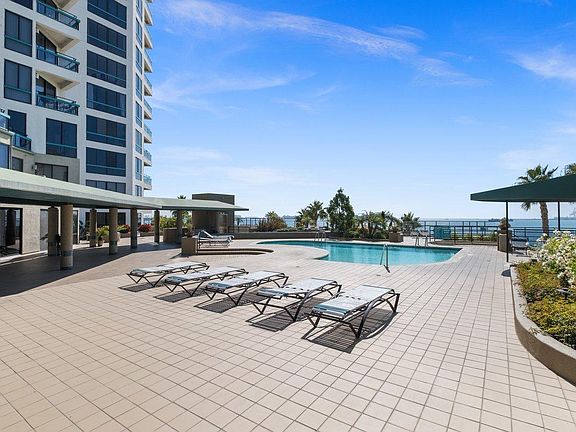 3rd image of 1310 E Ocean Blvd