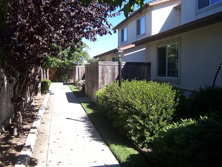 213 E College Ave — Photo 3