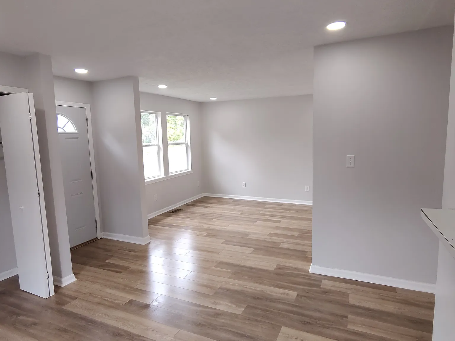 2 bed, 1.5 bath, 1000 sqft, $975 — Photo 2