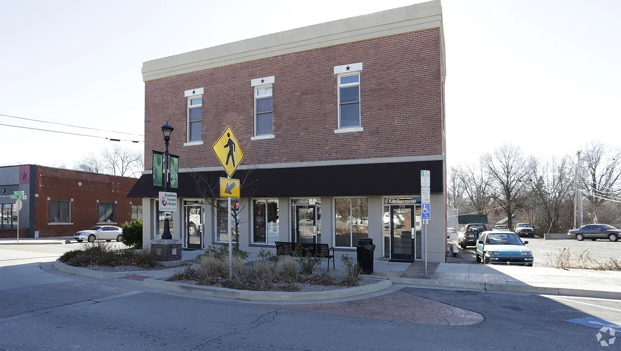 719 Main Street Grandvew — Photo 1