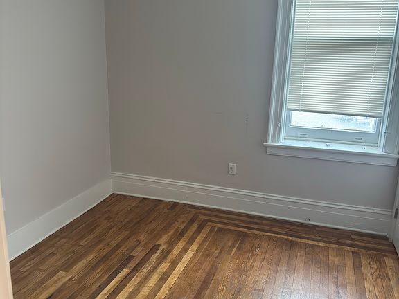 4th image of 139 Troup St #204