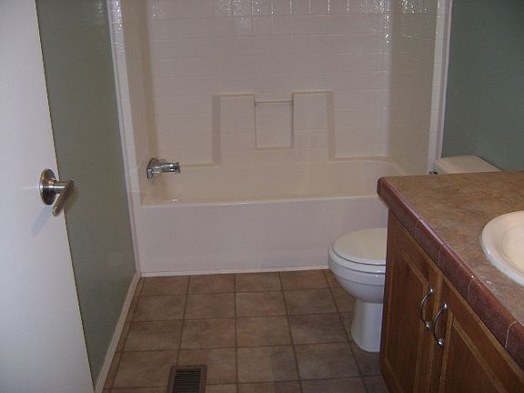 5th image of 2455 E Leroy Ave