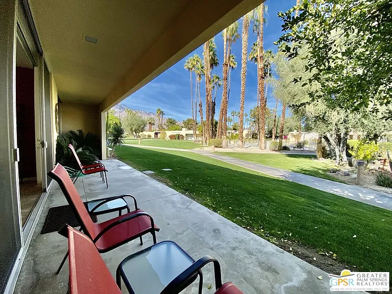 272 Desert Lakes Dr — Photo 8