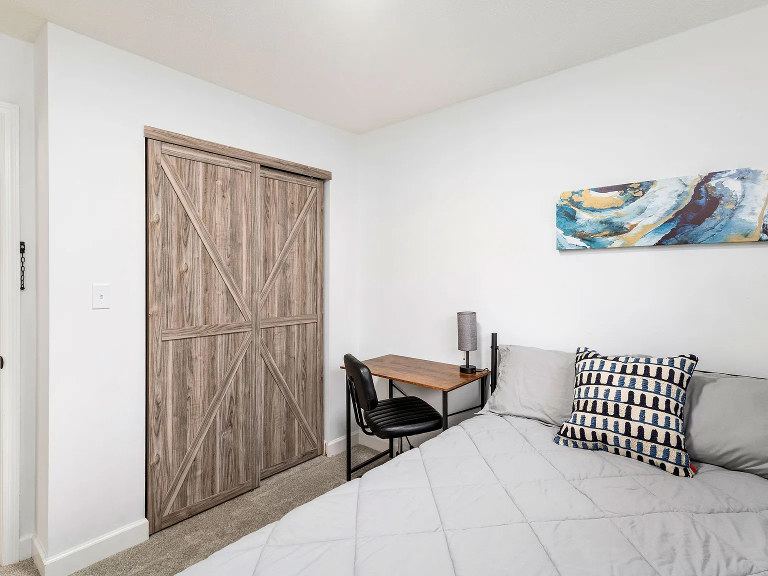 4 bed, 2.0 bath, 1600 sqft, $858 — Photo 1