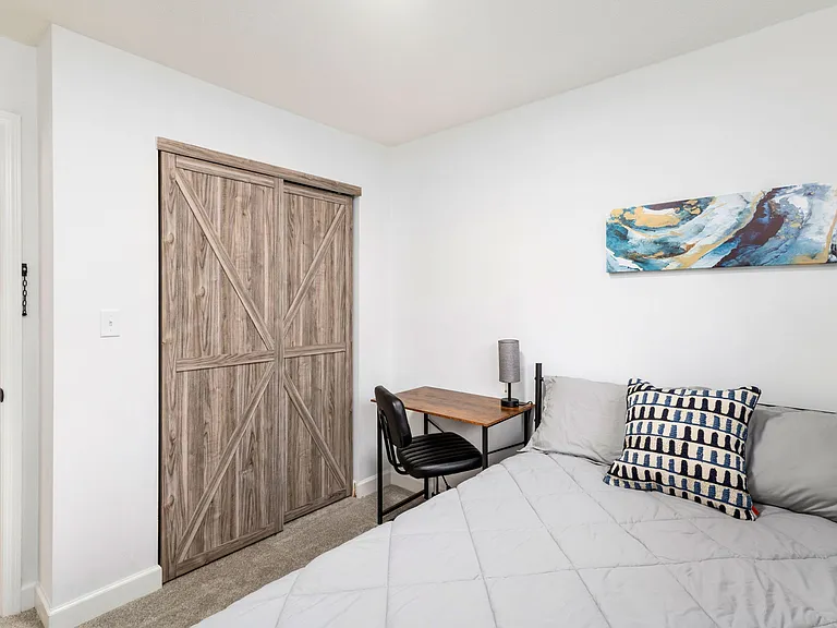 Botsford Dr — Photo 1