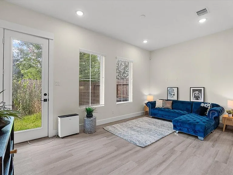 2906 Stevens St — Photo 9