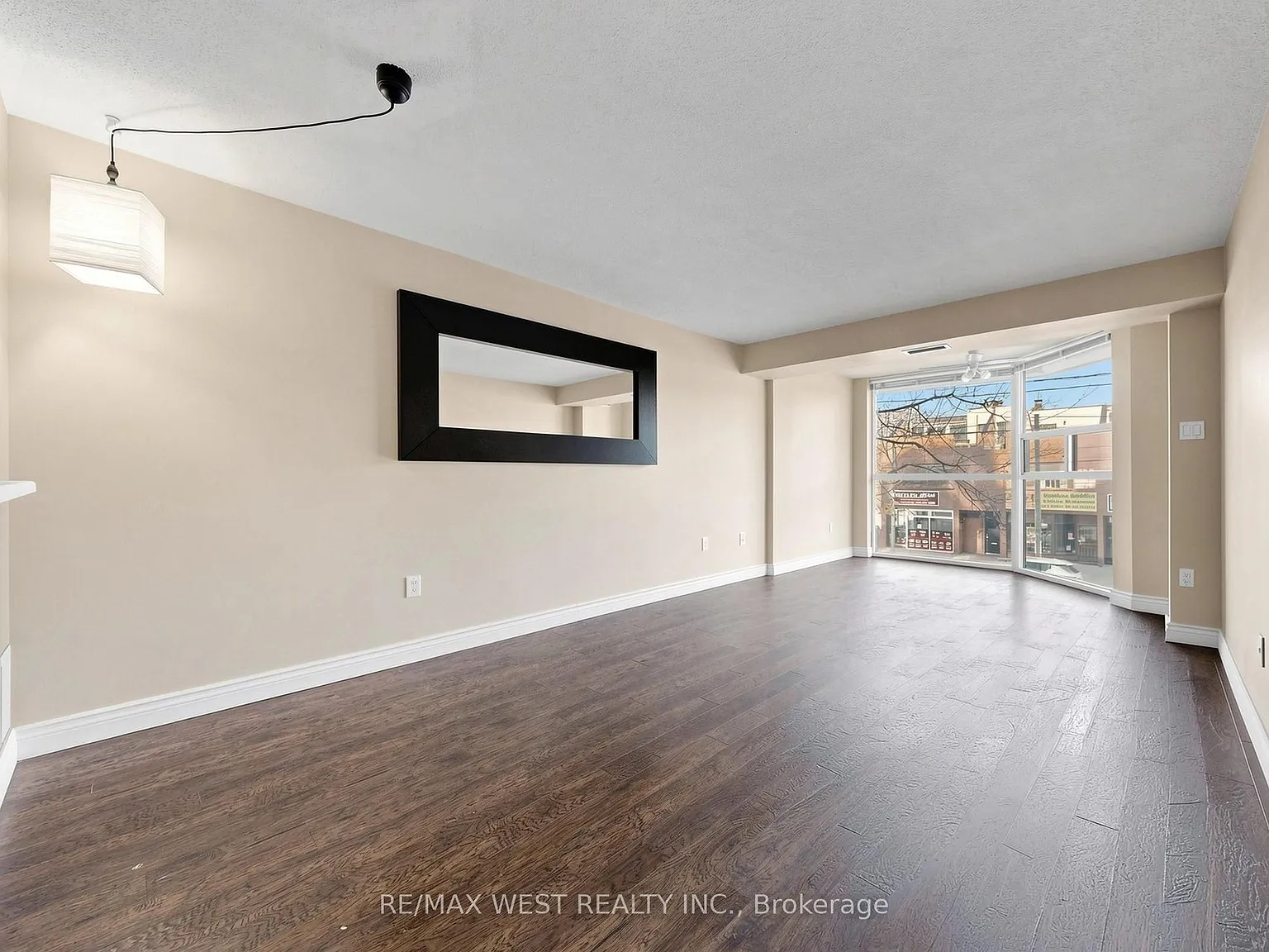 725 King St W #211 photo 1