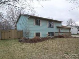 525 N Needles Dr, Brandon, SD 57005