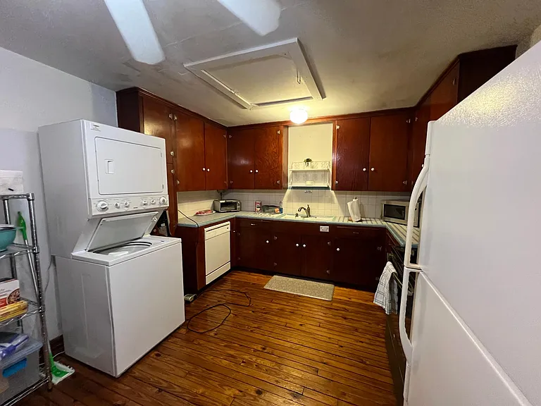 328 NW 15th St — Photo 3