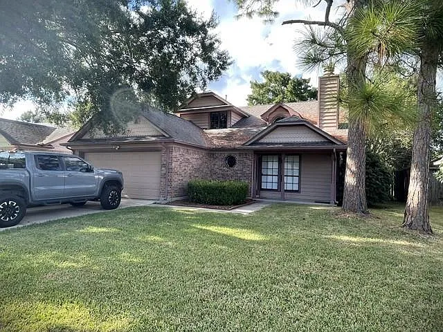 4 bed, 2.5 bath, 2123 sqft, $2,290 — Photo 2