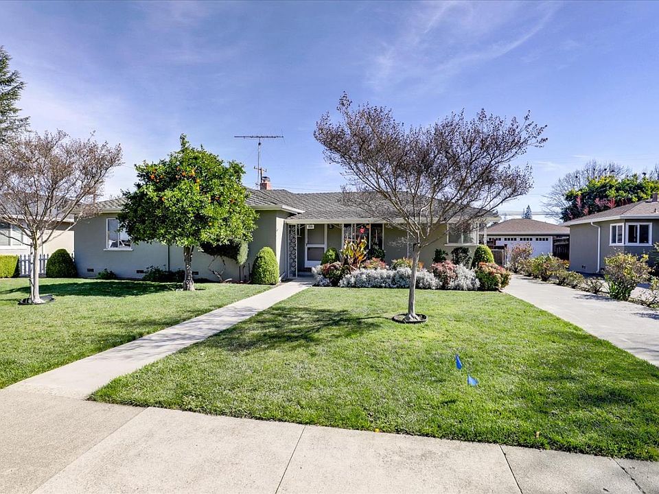 1st image of 880 S Clover Ave