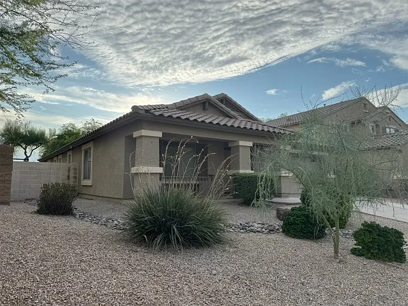 4 bed, 2.0 bath, 2150 sqft, $2,025 — Photo 4