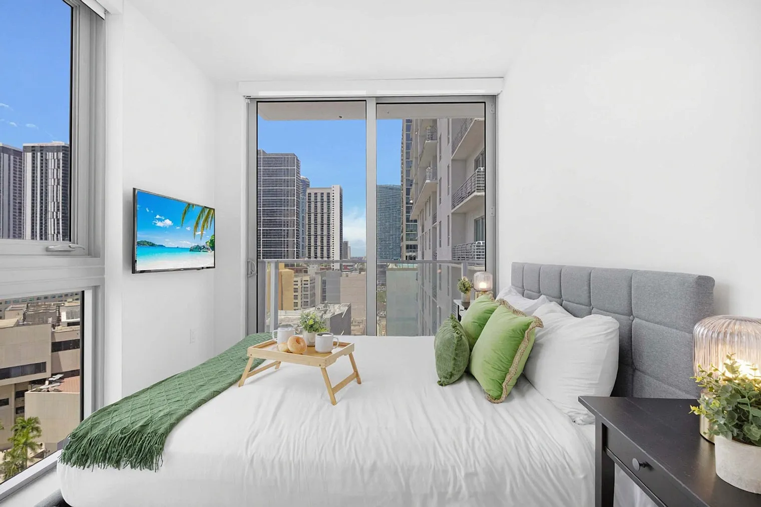 2 bed, 1.0 bath, 699 sqft, $7,063 — Photo 3