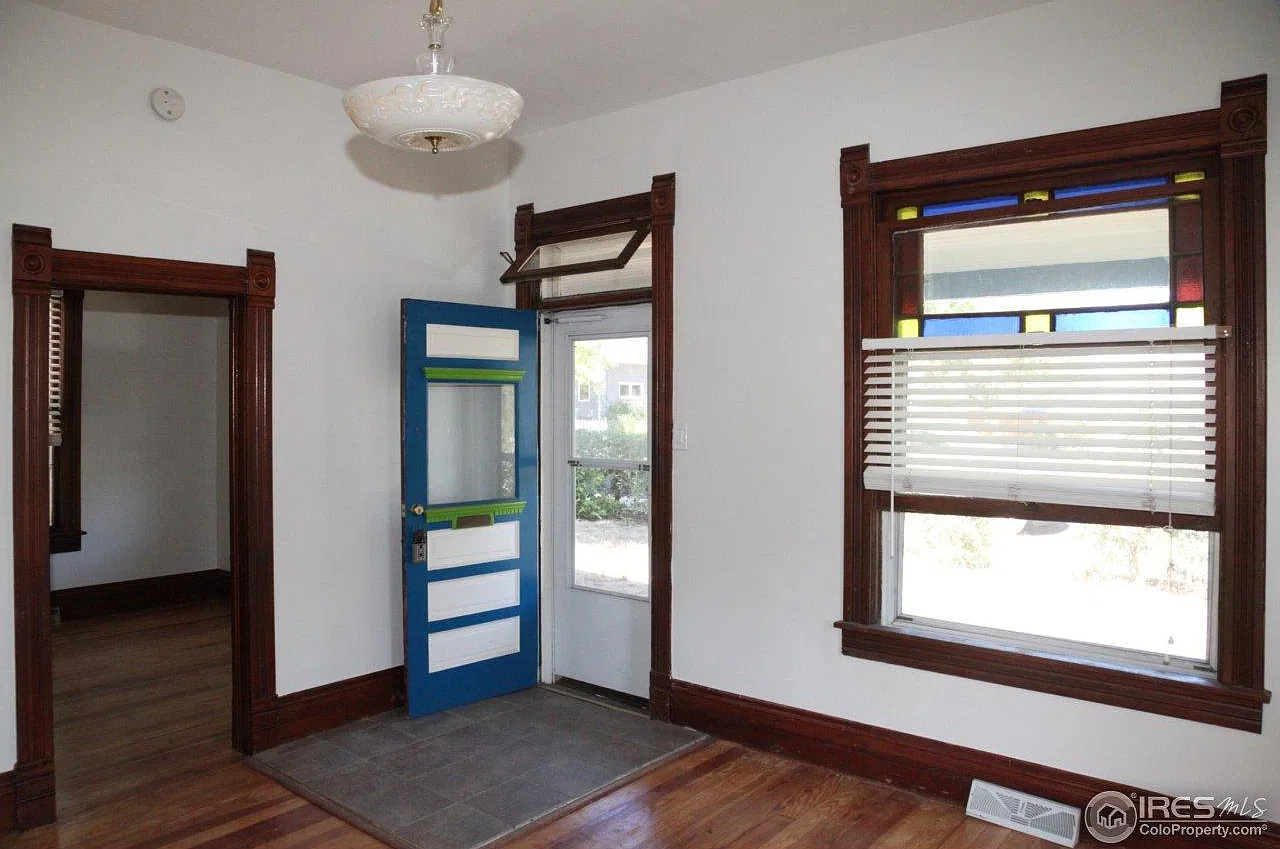 300 E Geneseo St — Photo 4