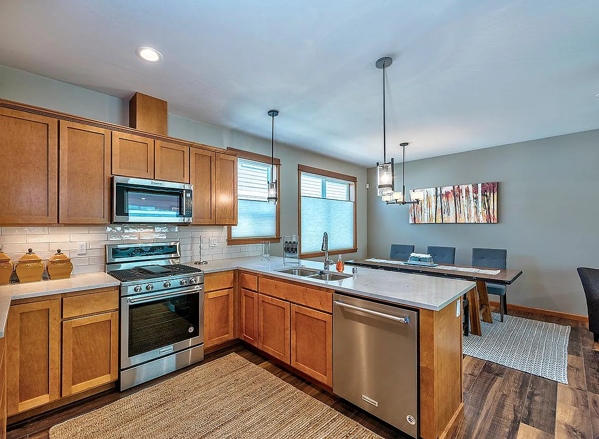 7109 Rainier Dr — Photo 3